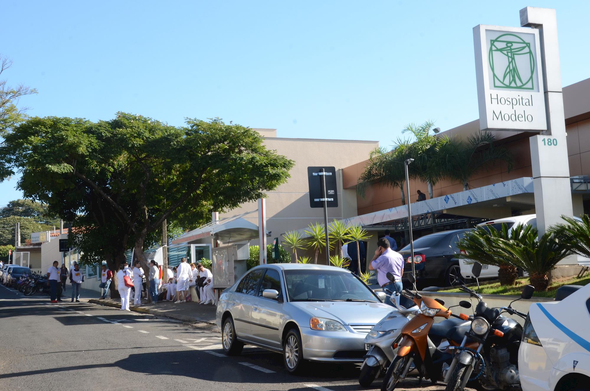 Greve dos trabalhadores do Hospital Modelo é suspensa temporariamente