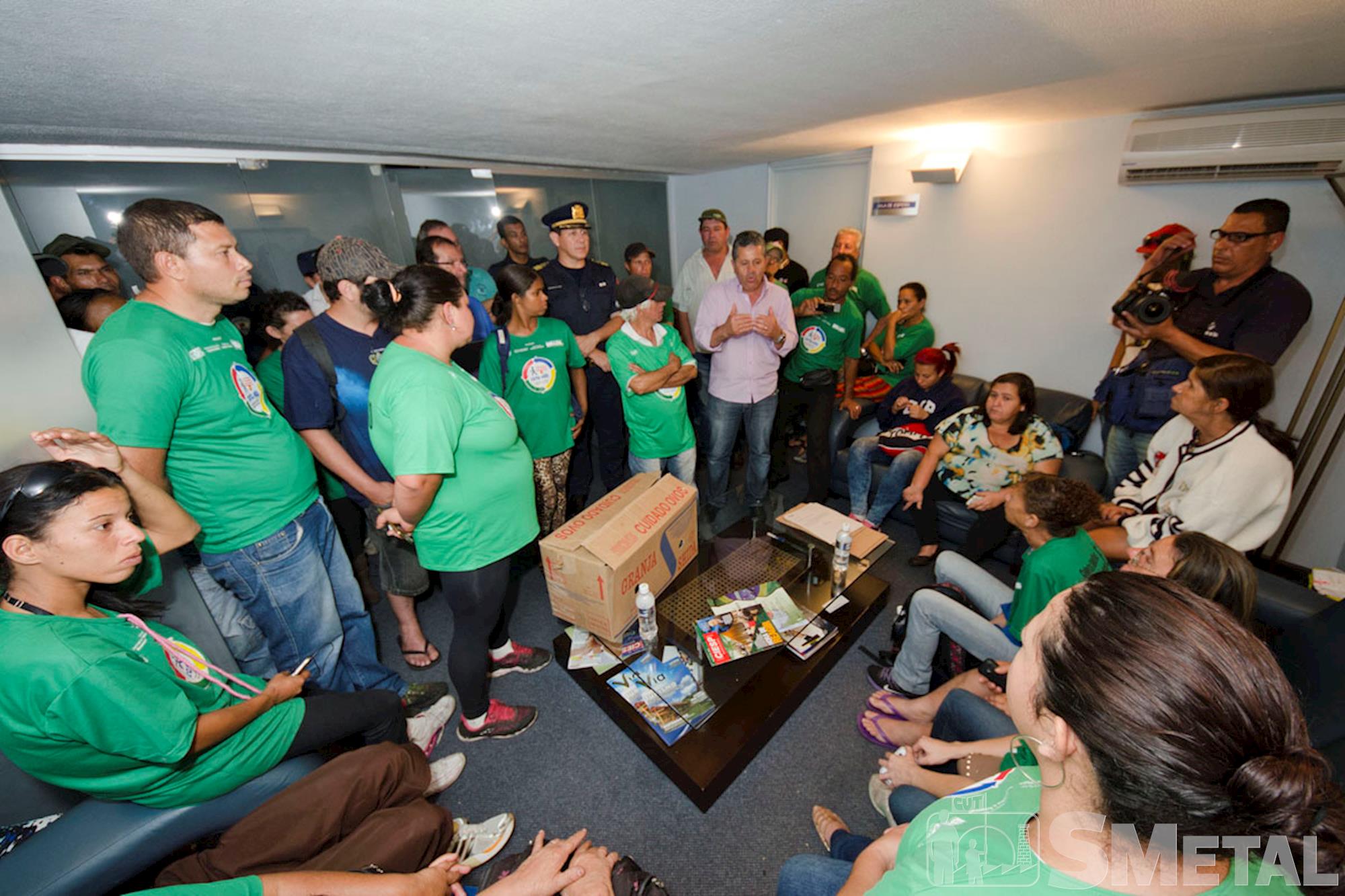 Prefeitura ameaça Coreso e catadores ocupam antessala do prefeito