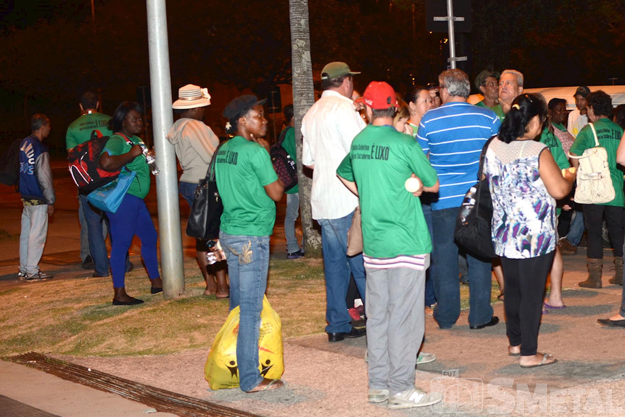 Prefeitura ameaça Coreso e catadores ocupam antessala do prefeito