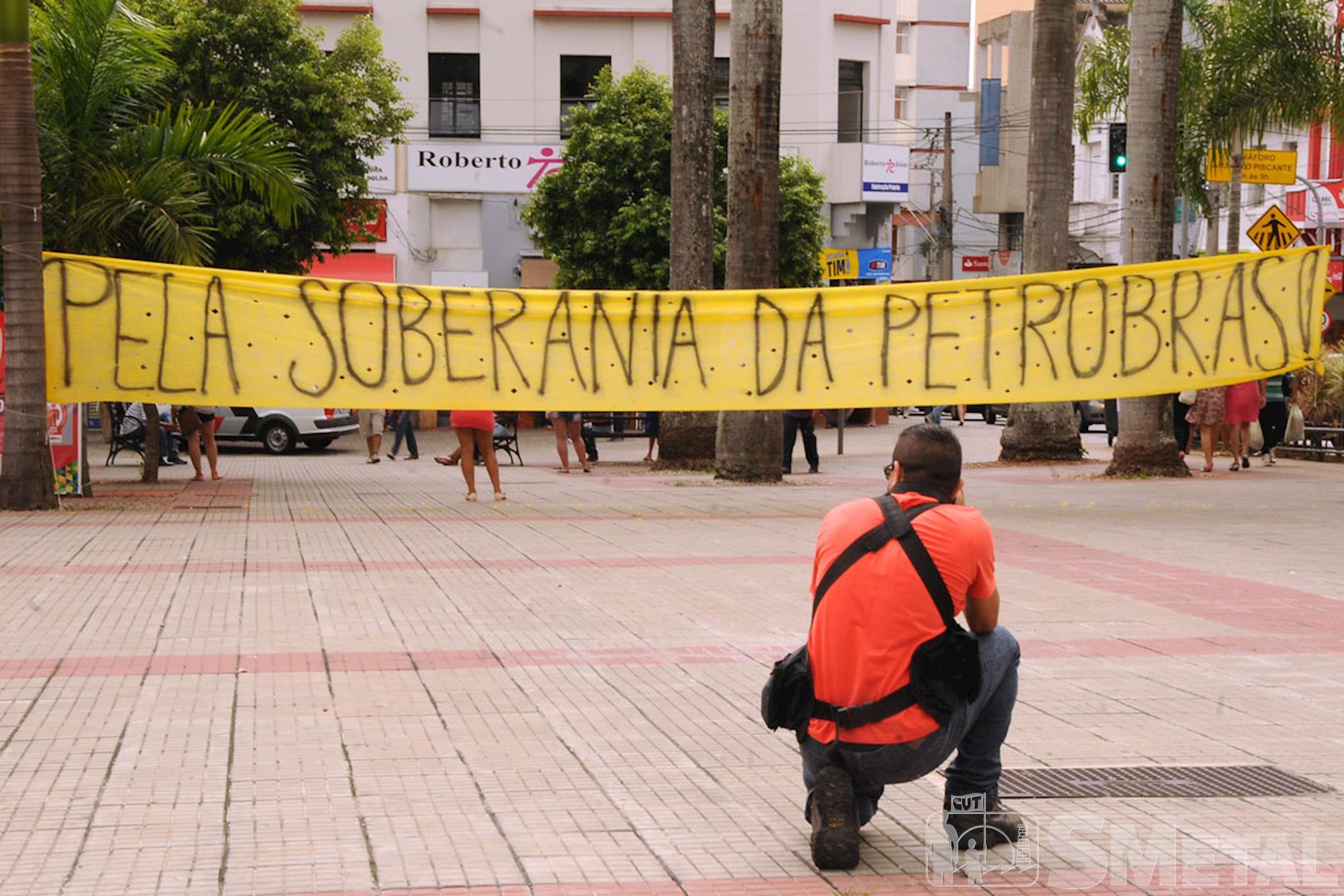 Ato público marca lançamento de Frente em defesa da democracia