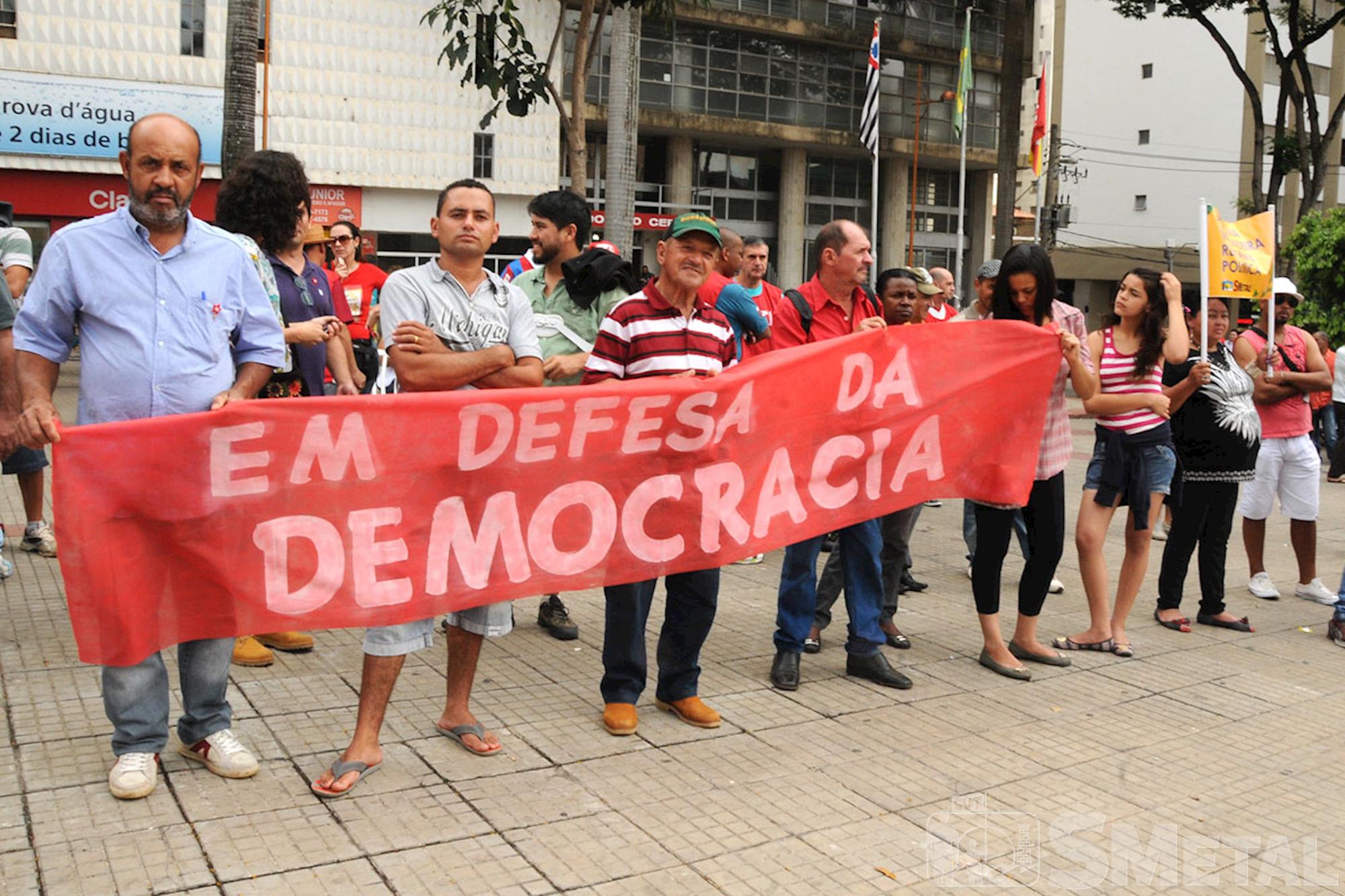 Ato público marca lançamento de Frente em defesa da democracia