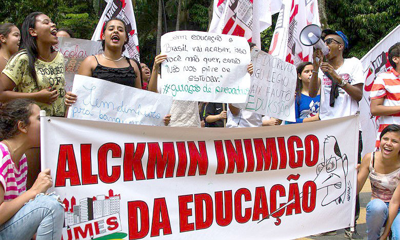 Novo ato une comunidade contra fechamento de escolas por Alckmin