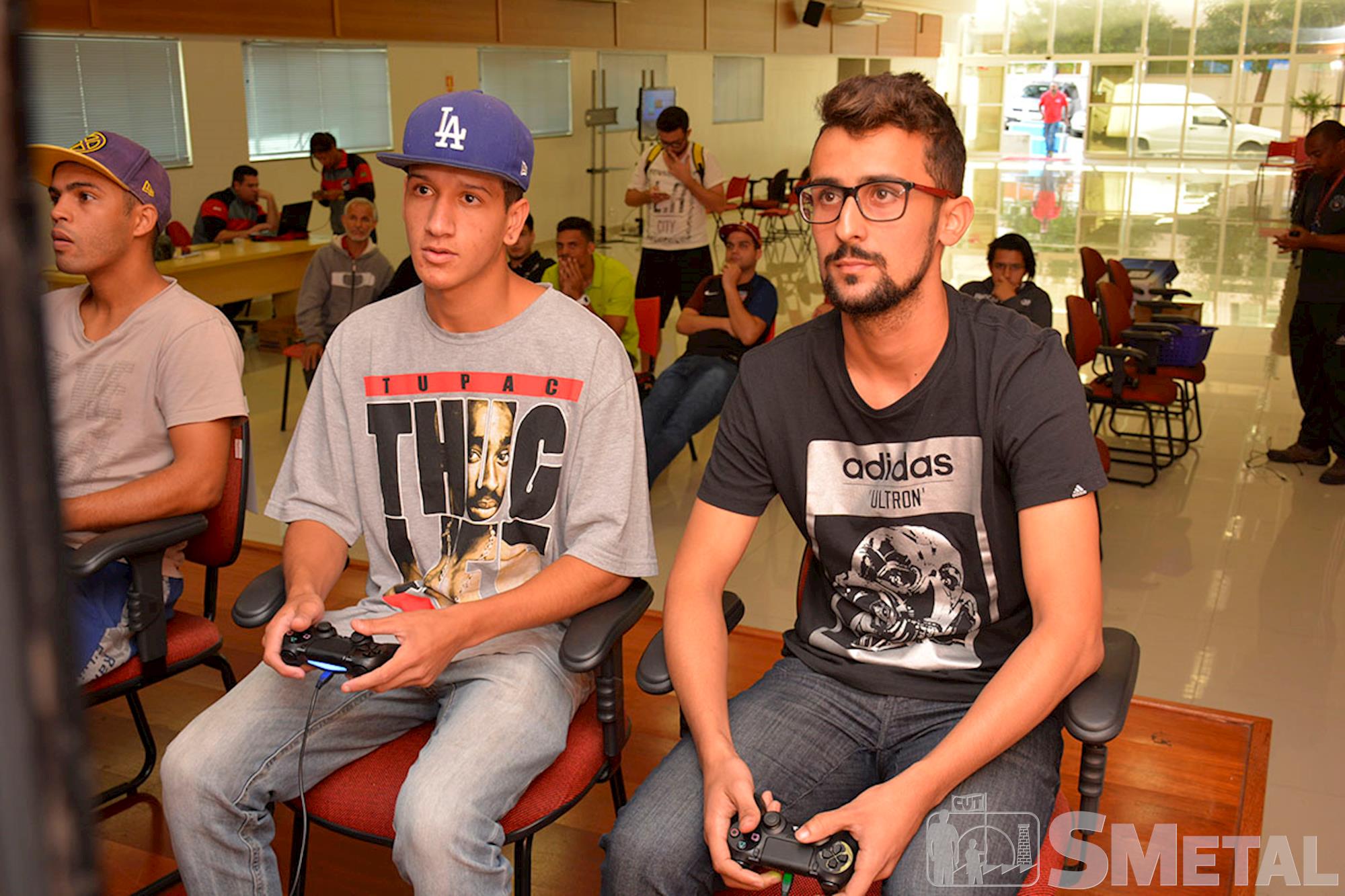 Estudante Jean Ferreira é bicampeão do Torneio de Futgame do SMetal