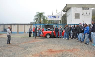 Metalúrgicos da autopeça Senior estão em greve por PPR