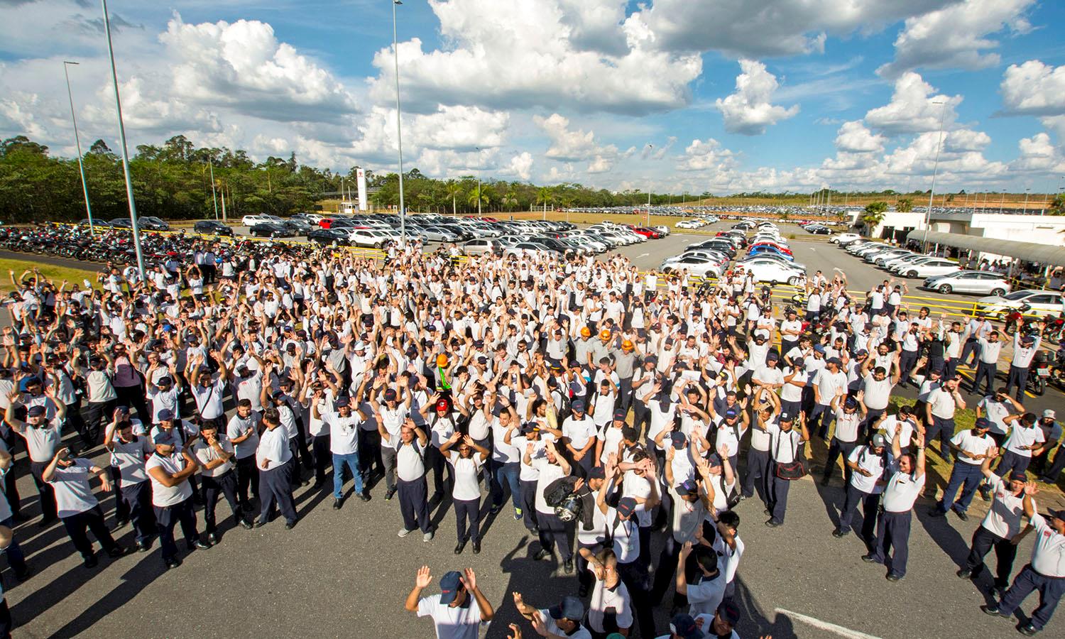 Metalúrgicos da Toyota aprovam reajuste nos salários e no vale-compras