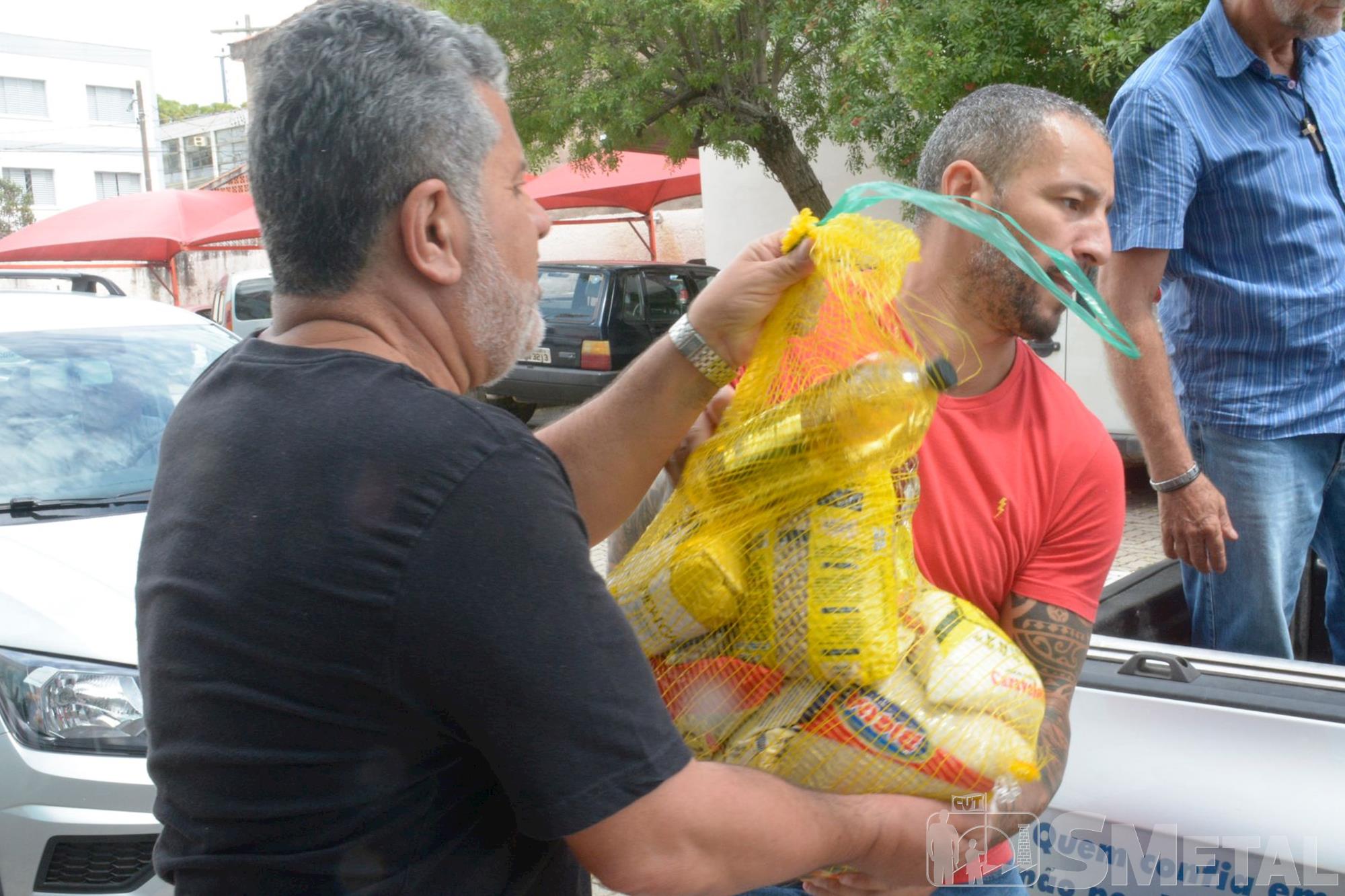 Foguinho/Smetal, Natal Sem Fome distribui 27, 5 toneladas de alimentos a famílias carentes
