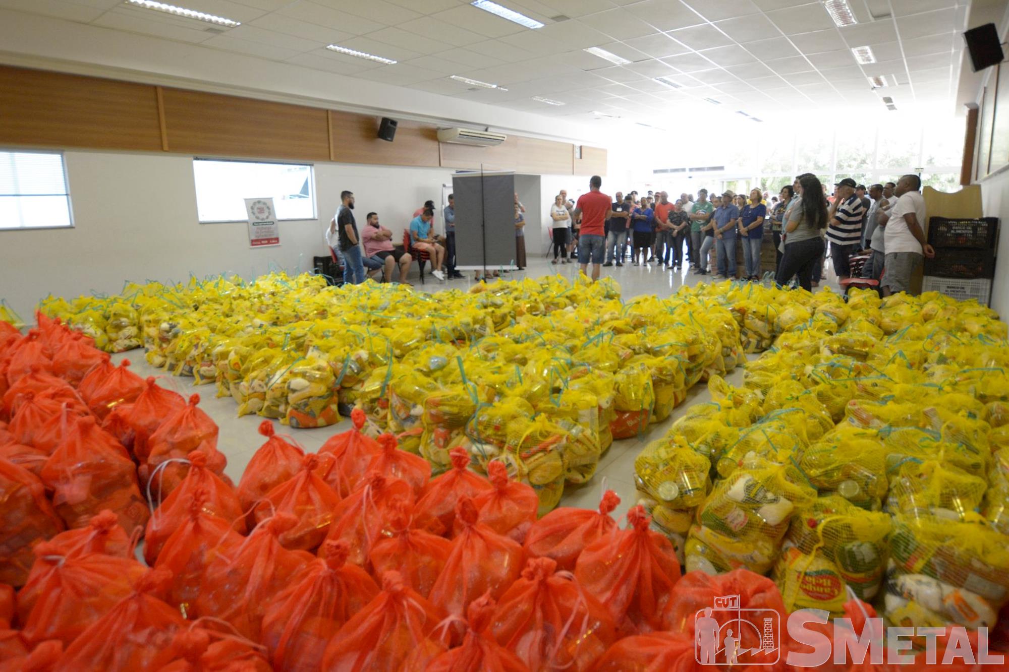 Foguinho/Smetal, Natal Sem Fome distribui 27, 5 toneladas de alimentos a famílias carentes