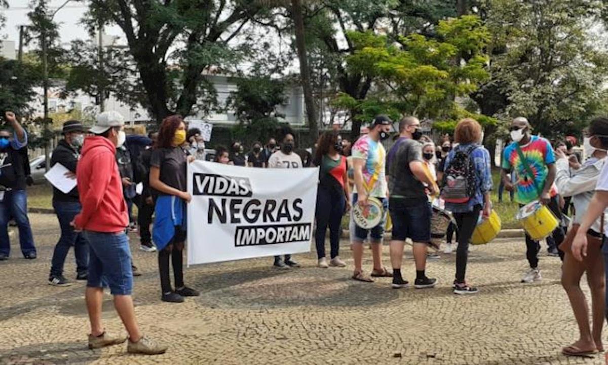 Juventude negra de Sorocaba marcha contra o racismo