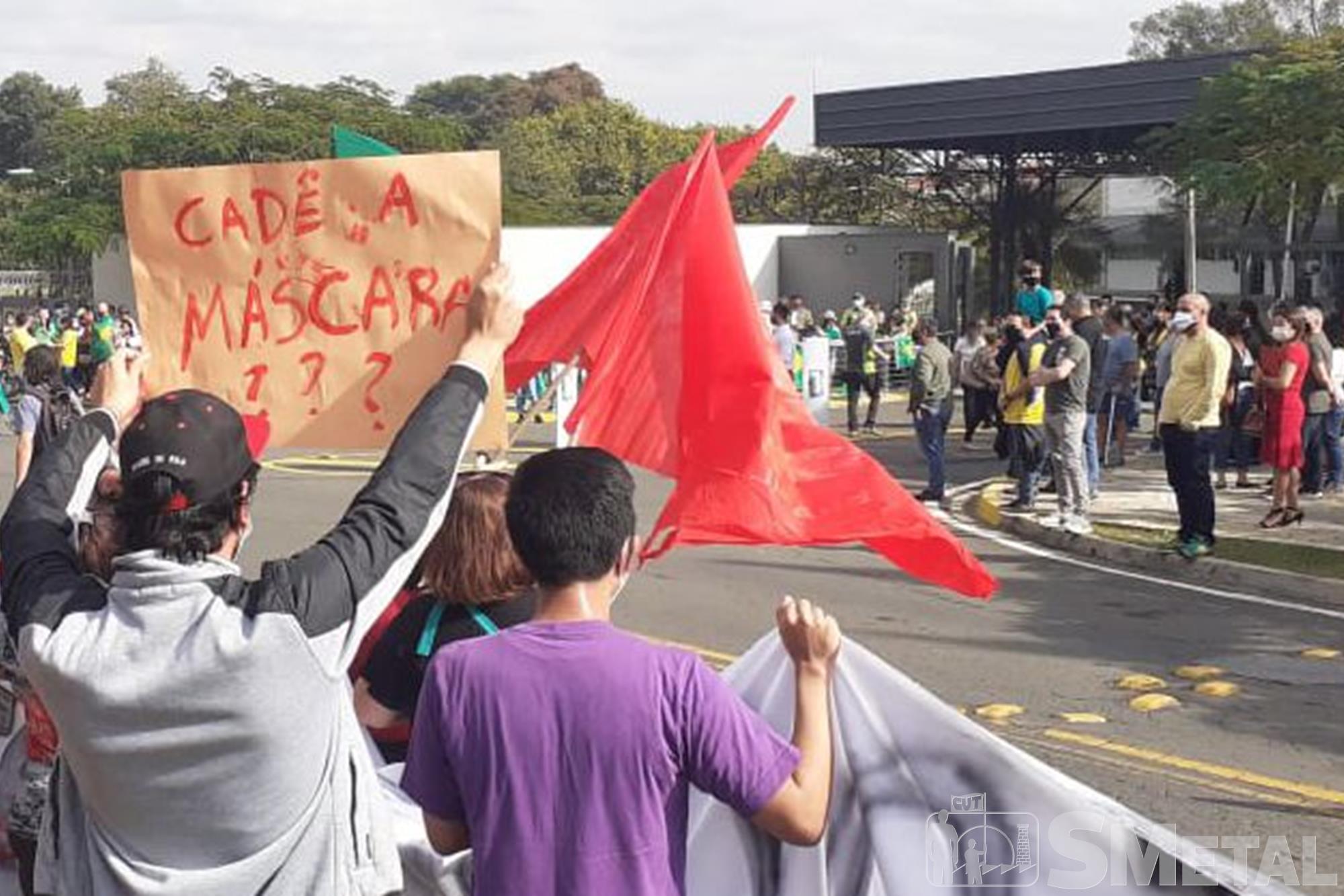 Pão com Mortadela , Sorocaba: sem máscara, Bolsonaro foi recebido com protestos: veja as fotos