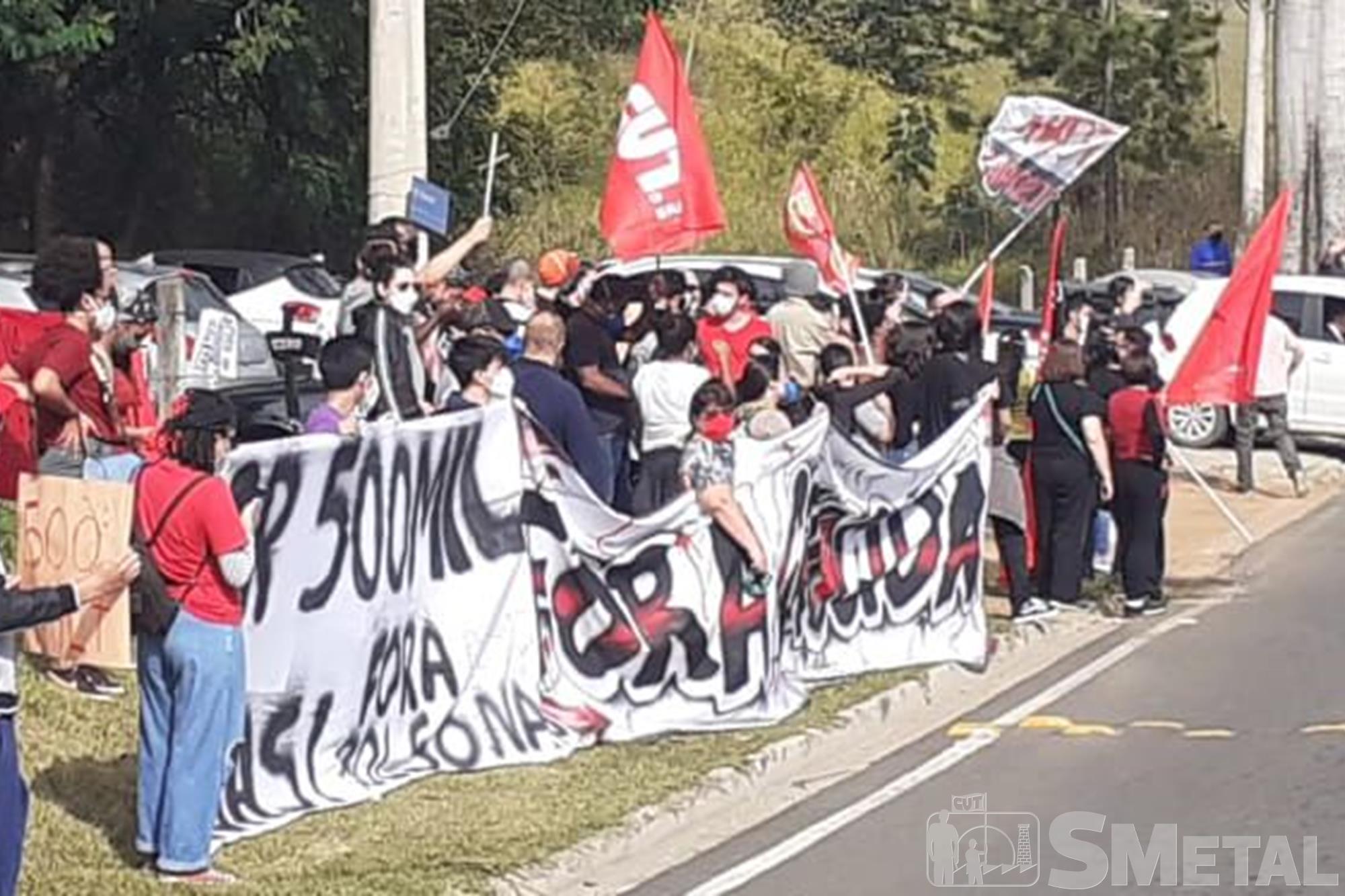 Pão com Mortadela , Sorocaba: sem máscara, Bolsonaro foi recebido com protestos: veja as fotos