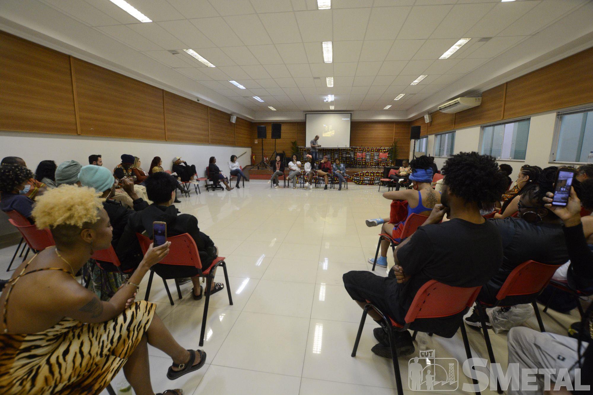 Foguinho e Mariana Mansano Maginador, Dia da Mulher Negra debateu luta, diversidade e resistência no SMetal