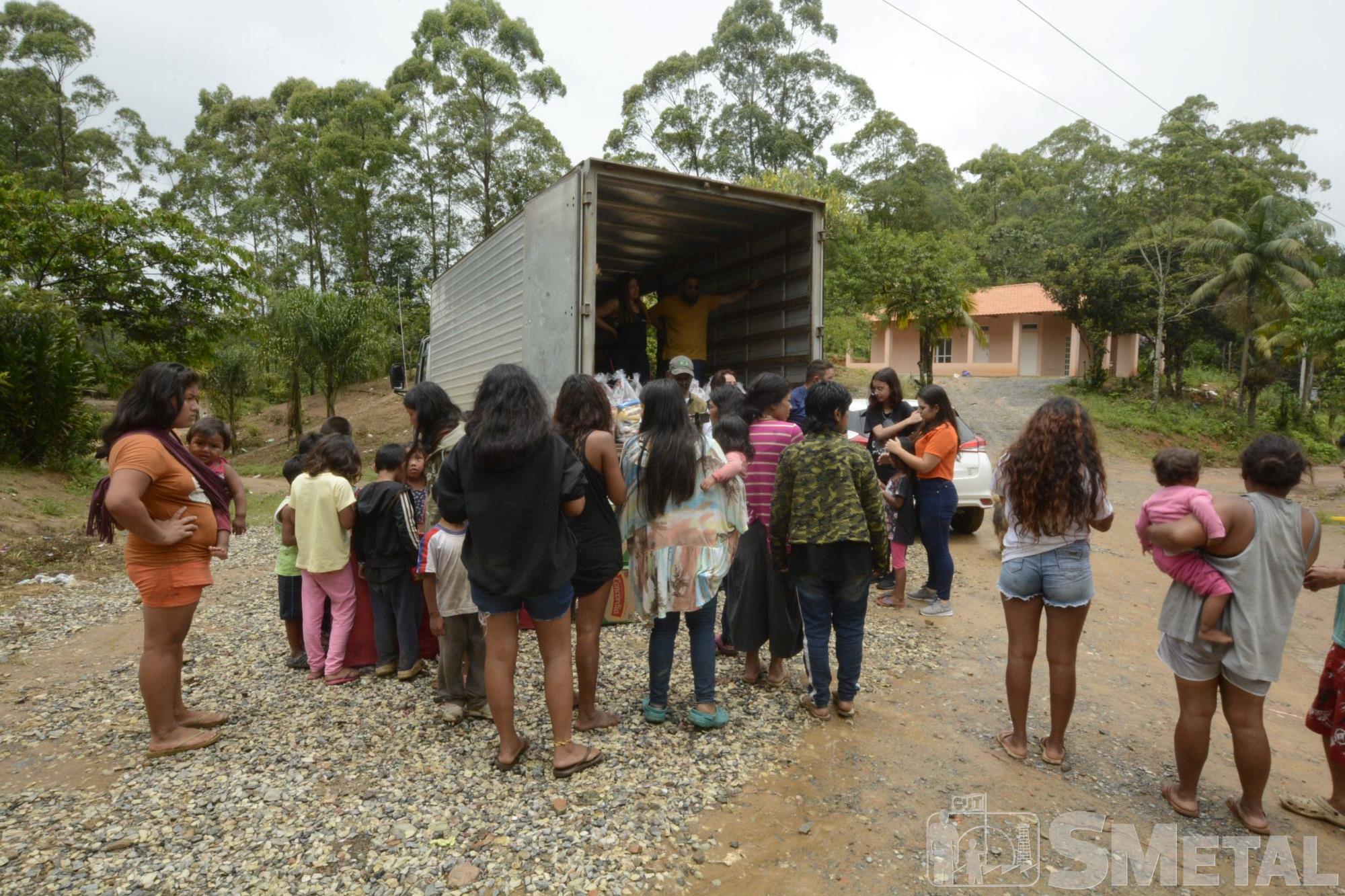 Foguinho/Imprensa SMetal, SMetal entrega cestas do Natal sem Fome em reserva indígena de Tapiraí 