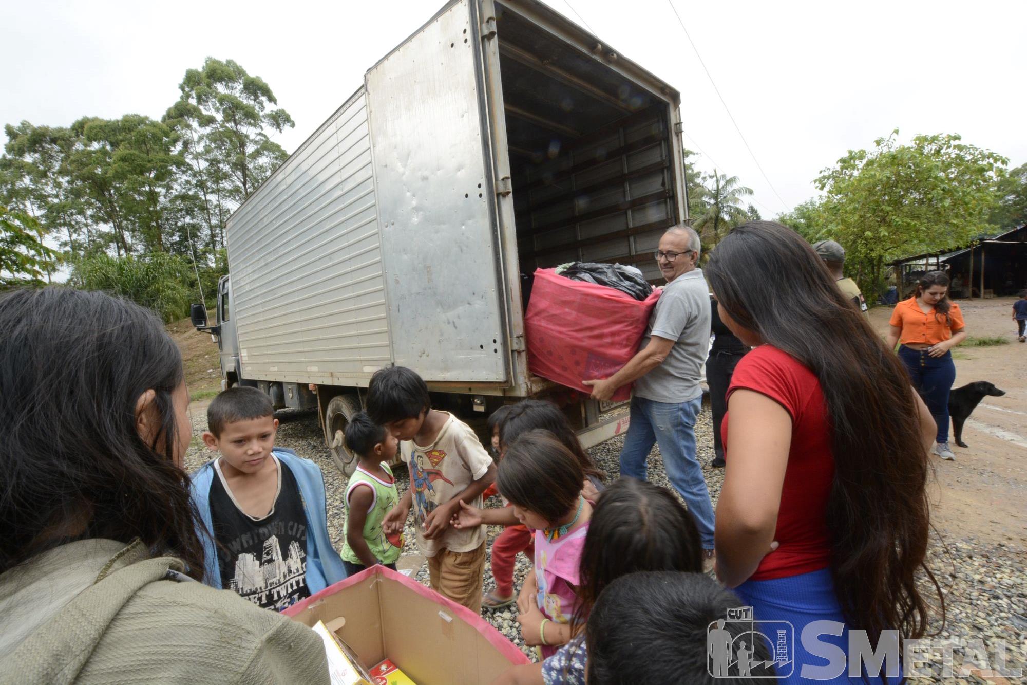 Foguinho/Imprensa SMetal, SMetal entrega cestas do Natal sem Fome em reserva indígena de Tapiraí 